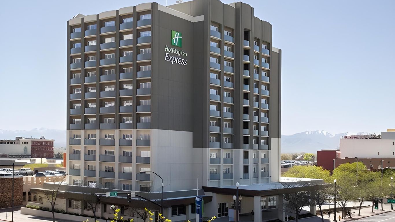 Holiday Inn Express & Suites Redding By IHG