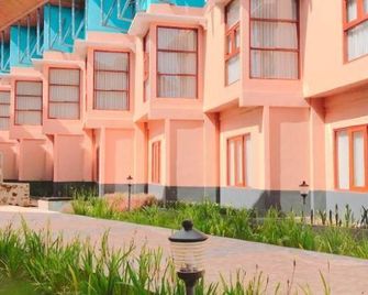 Revayah Hotels - Ruteng - Edificio