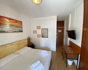 Hotel Helvetia - Grado - Camera da letto