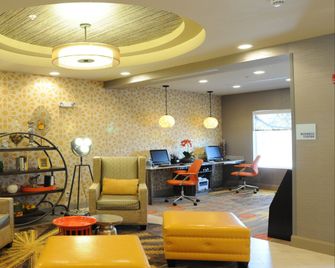 Holiday Inn Express Covington-Madisonville By IHG - Covington - Lounge