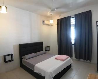 Modern , Spacious Gambang Ump 18 Guest House - Gambang - Schlafzimmer