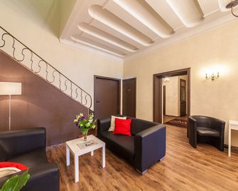 هوتل ماكسيم دوسيلدورف سيتي - دوسيلدورف - غرفة معيشة