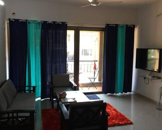 Lavasa Lake View Apartment - Lavasa - Living room