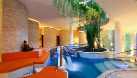 鉑爾曼峇里雷吉安爾瓦納酒店 - 庫塔 - 游泳池