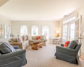 Dew Drop Cottage II: Within Walking Distance Of Port Clyde Village - Port Clyde - Sala de estar