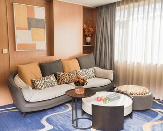 Weihai Yangguang Hotel - Weihai - Living room