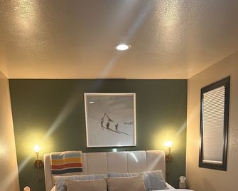 Modern, but cozy apartment with spectacular views - Stevensville - Habitación