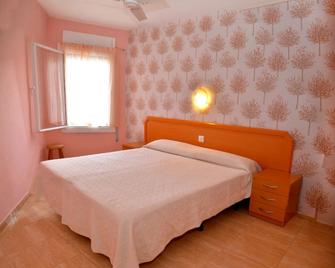 Hostal Julieta - Lloret de Mar - Bedroom