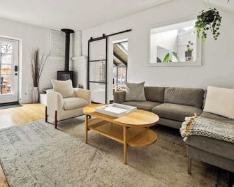 Garden Retreat | Hot Tub | Peloton | Walk to Shops - Denver - Wohnzimmer