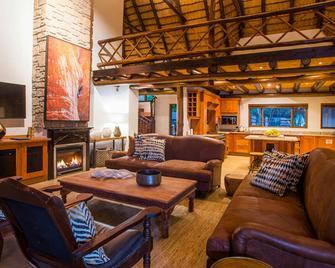 Anew Hotel Hluhluwe - Hluhluwe - Living room