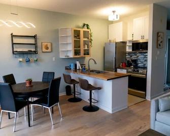 Catch of the Day- Waterfront Bachelor Condo - Tofino - Kitchen