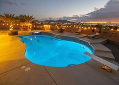 3400 Sqft House W/40ft Heated Pool/Spa- Strip View - Las Vegas - Pool
