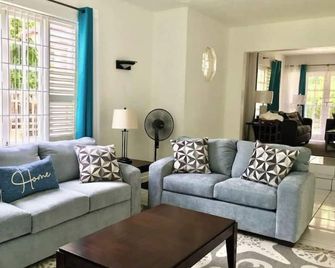 Villa 465 Montego Bay is a perfect getaway spot for families & friends vacations - Bahía Montego - Sala de estar