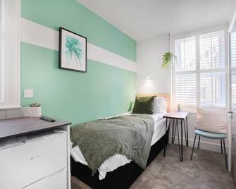 Stylish Eco-Friendly Apartments in Folkestone - Folkestone - Bedroom