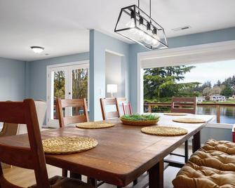 Lakefront near Seattle, Mt Rainier & Ocean Shores - Spanaway - Comedor