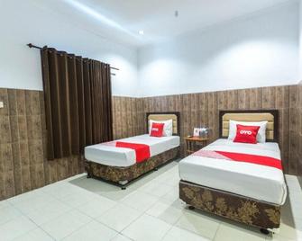 Bumi Aditya Hotel - Senggigi - Makuuhuone