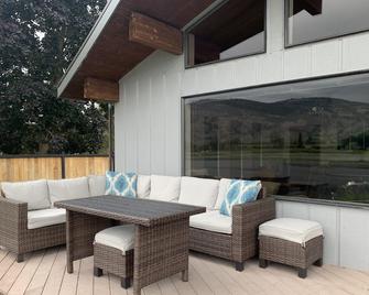 Book now for summer fun! Beautiful Lakefront Home close to dining & town. - Oroville - Patio