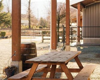 Farm Stay In Agassiz-Harrison Hot Springs B.C - Agassiz - Patio