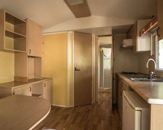 كامبينج أل بوسكو - غرادو - مطبخ