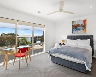 Stunning ocean views indoor spa and sun deck - Torquay - Sypialnia