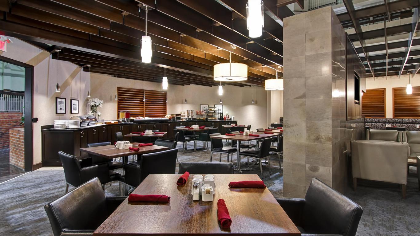 هوليداي إن أوكفيل سنترب باي آيتش جي