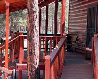 Life is better in a cabin. - Heber-Overgaard - Balcón