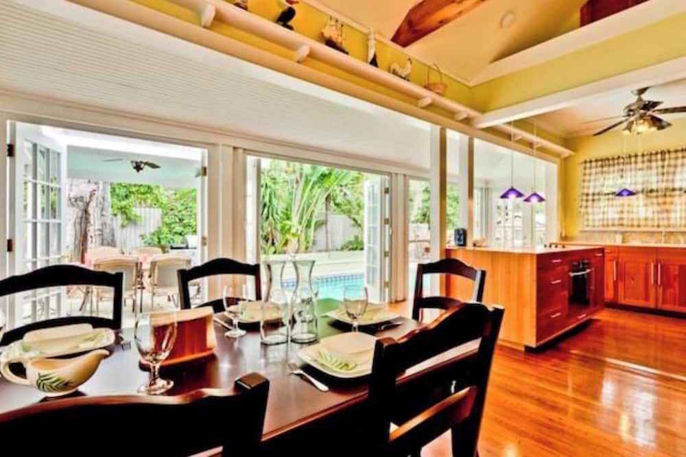 Casa de Rosalie by AvantStay Great Location w Pool BBQ Outdoor Dining Month Long Stays Only - קי ווסט - חדר אוכל