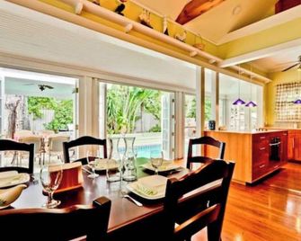 Casa de Rosalie by AvantStay Great Location w Pool BBQ Outdoor Dining Month Long Stays Only - Key West - Menjador