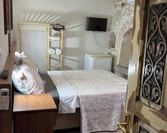 Sekercigiiller konuk evi - אייבאליק - חדר שינה