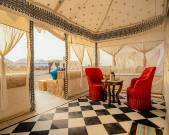 Desert Heritage Luxury Camp And Resort - Jaisalmer - Living room