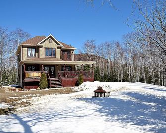 Charlevoix vacation home - Spa - Repos - Cuisine 10 minutes from the Massif - Petite-Rivière - Bâtiment