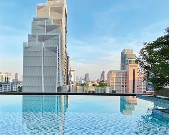 Oakwood Suites Bangkok - Bangkok - Pool