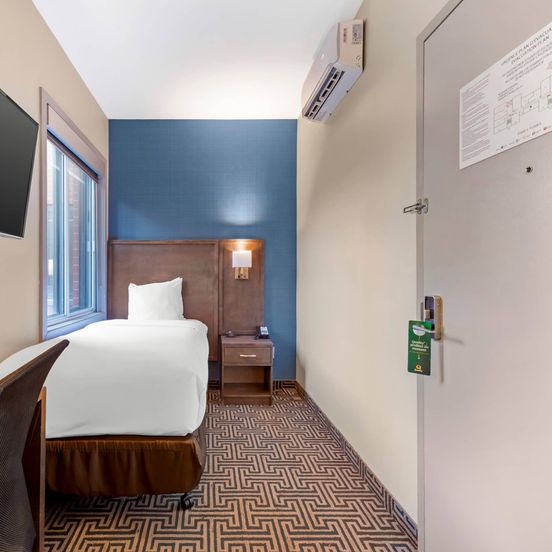 Quality Inn Centre-Ville image 1