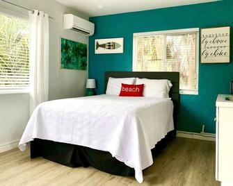 Beach Studio/Kitchenette/Patio/Self Check In-Out/High cleanliness standards - Lauderdale-by-the-Sea - Bedroom