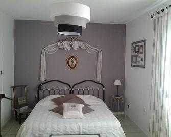 Les Rouvières - Saint-Paul-Trois-Châteaux - Camera da letto