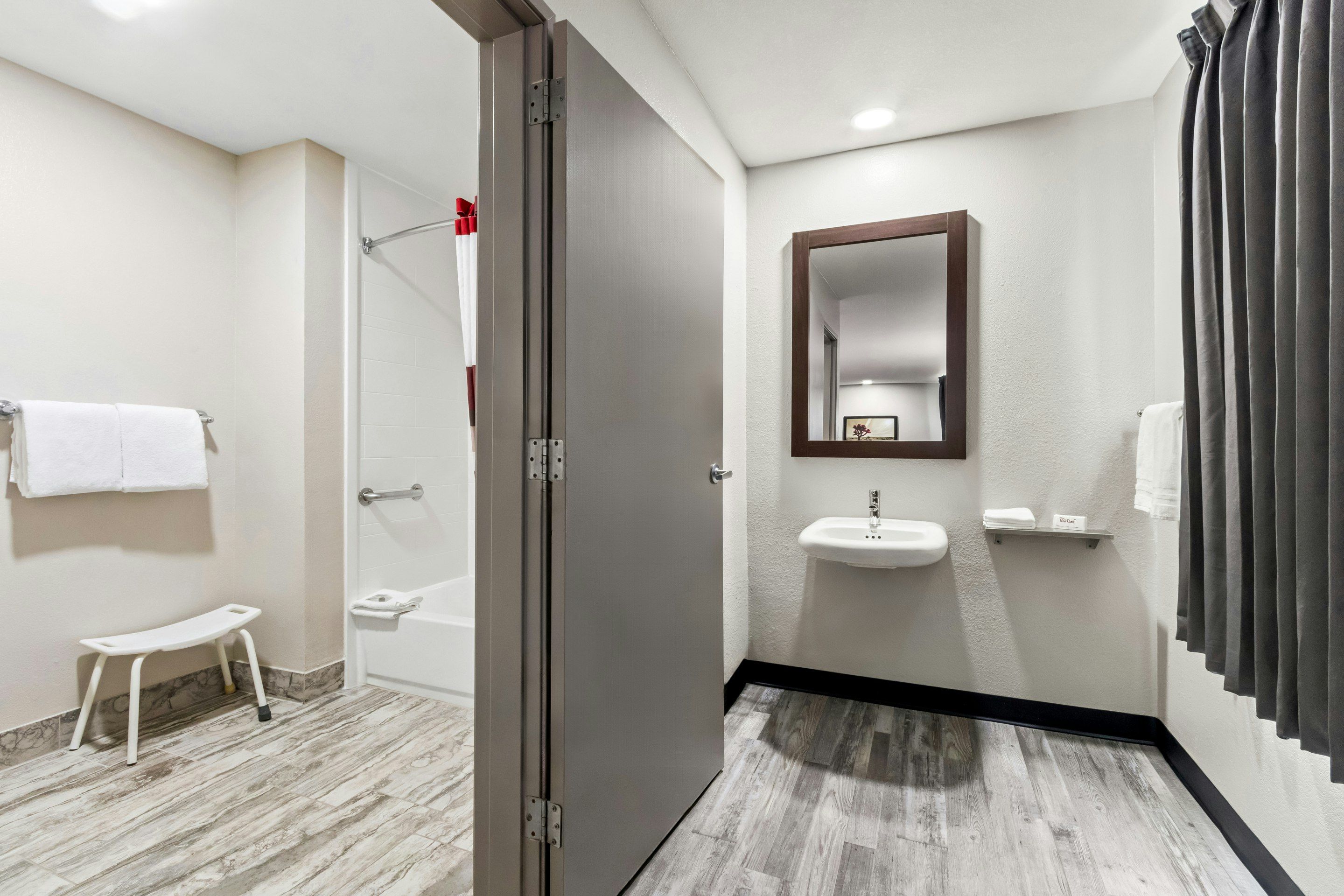 Red Roof Inn Phoenix North - I-17 at Bell Rd thumbnail 3