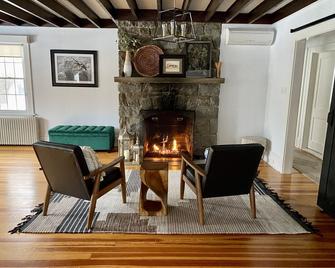 Cozy Family Cottage on Skytop Lodge Property - Skytop - Wohnzimmer