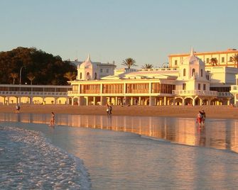 Planeta Cadiz Hostel - Cadiz