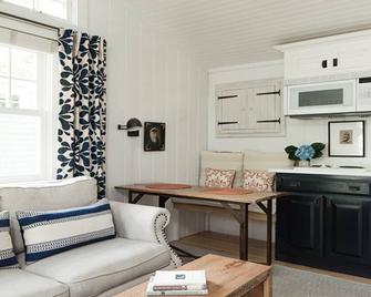 Sunrise Cottage - Kennebunkport - Living room