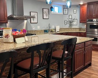 Hidden Creekside retreat near 5 national parks, including Harpers Ferry - Martinsburg - Kuchyň
