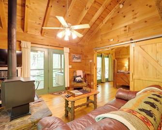 Hot Tub and Trail Access Relaxing Marion Cabin - Marion - Living room