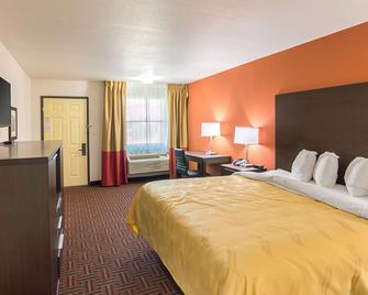 Quality Inn East - Amarillo - Bedroom