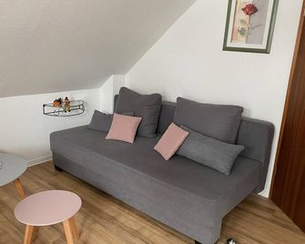 Apartment mit Balkon und Bergblick Bad Wildungen, Ruhe, Urlaub ,wandern, - Bad Wildungen - Wohnzimmer