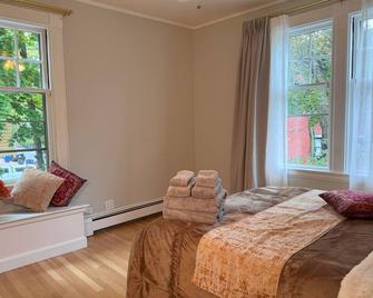 Harvard House - 2BR Retreat adjacent to university - קיימברידג' - חדר שינה