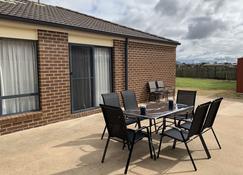 Comfortable 4 Bedroom house in Shepparton - Shepparton - Patio