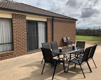 Comfortable 4 Bedroom house in Shepparton - Shepparton - Patio