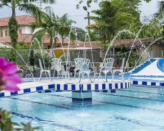 On Vacation Karlaká - Calarcá - Басейн