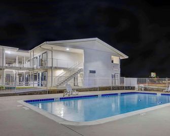 Motel 6 Denton Tx Unt - Denton - Pool