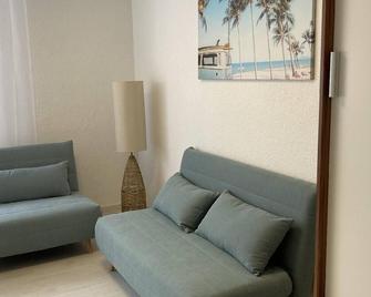 Holiday apartment Duisburg for 1 - 4 persons with 1 bedroom - Holiday apartment in one or multi-fami - Essen - Wohnzimmer