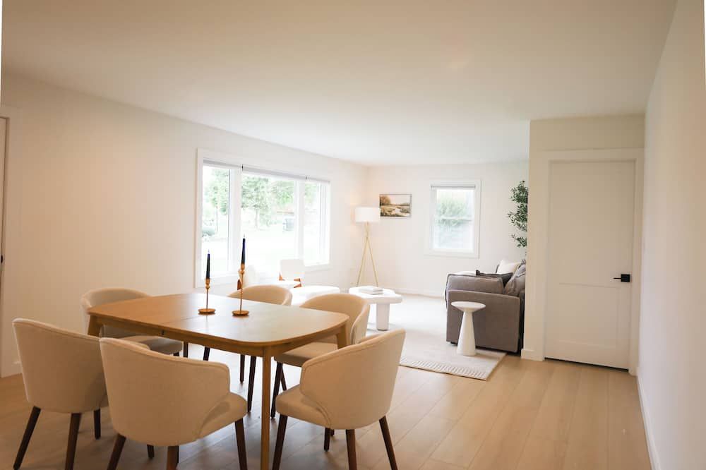 Beautifully Remodeled home with Modern finishes